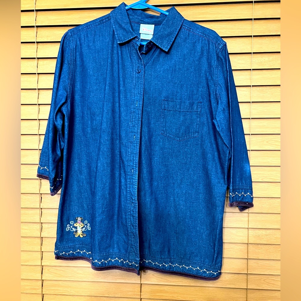 Disney tiger logo women’s denim shirt quarter sleeve Sz L blue